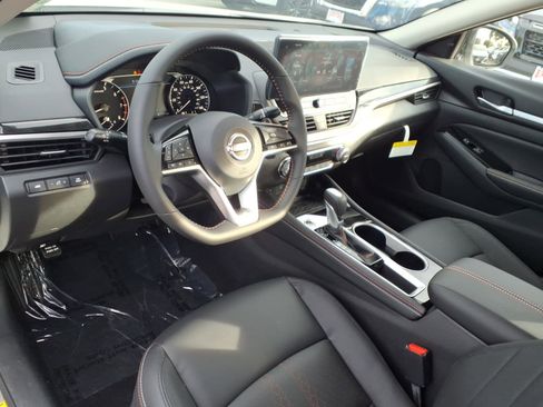 New 2025 Nissan Altima 2.5 SR w/ SR Premium Package image 9