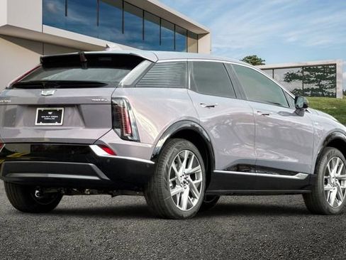 New 2026 Cadillac Optiq Luxury 1 image 4