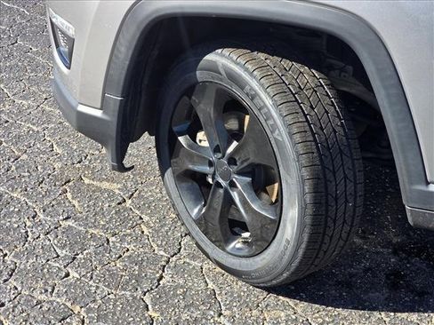 Used 2020 Jeep Compass Latitude image 27