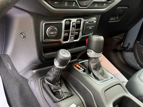 Used 2025 Jeep Gladiator Sport AWD/4WD image 22