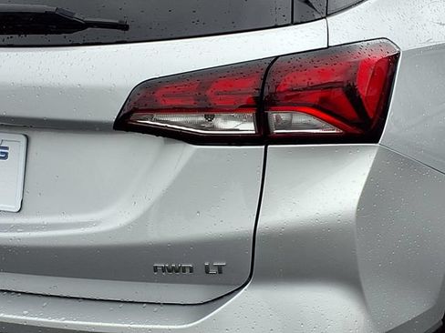 Used 2022 Chevrolet Equinox LT AWD/4WD image 23