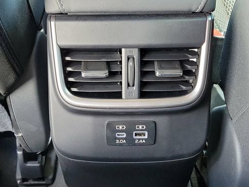 Used 2025 Subaru Outback Premium AWD/4WD image 13
