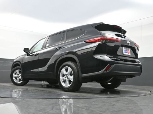 Used 2023 Toyota Highlander LE image 28