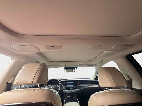 Used 2018 Lexus LS 500 w/ Luxury Package image 17