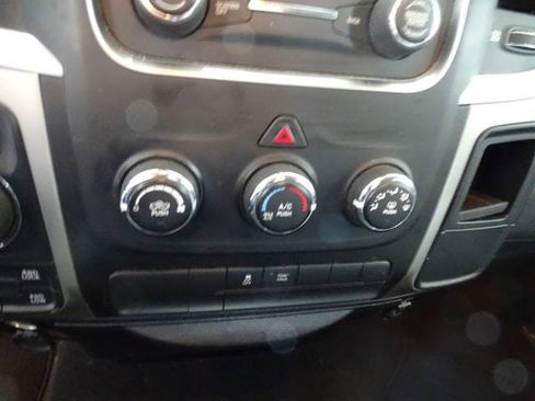 Used 2016 RAM 1500 Classic SLT AWD/4WD image 10