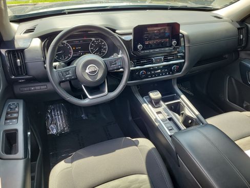 Certified 2024 Nissan Pathfinder SV FWD image 15