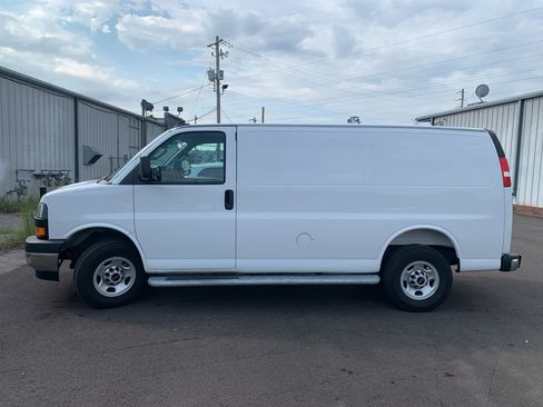 Used 2025 GMC Savana 2500 w/ Driver Convenience Package RWD image 6