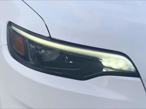 Used 2021 Jeep Cherokee Latitude Plus FWD image 24