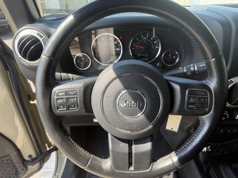 Used 2017 Jeep Wrangler Unlimited Sahara w/ Connectivity Group AWD/4WD image 14