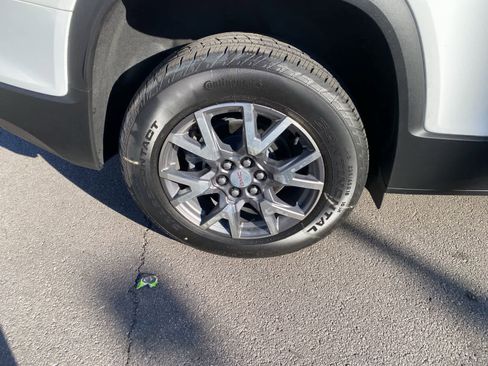 Used 2023 GMC Acadia SLT image 5