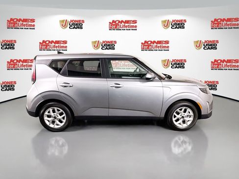 Used 2024 Kia Soul LX w/ Option Group 015 FWD image 16