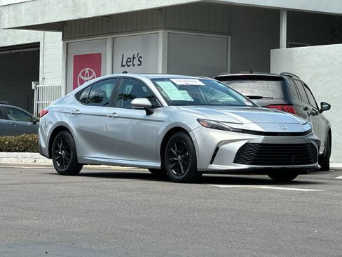 Used 2025 Toyota Camry LE FWD image 8