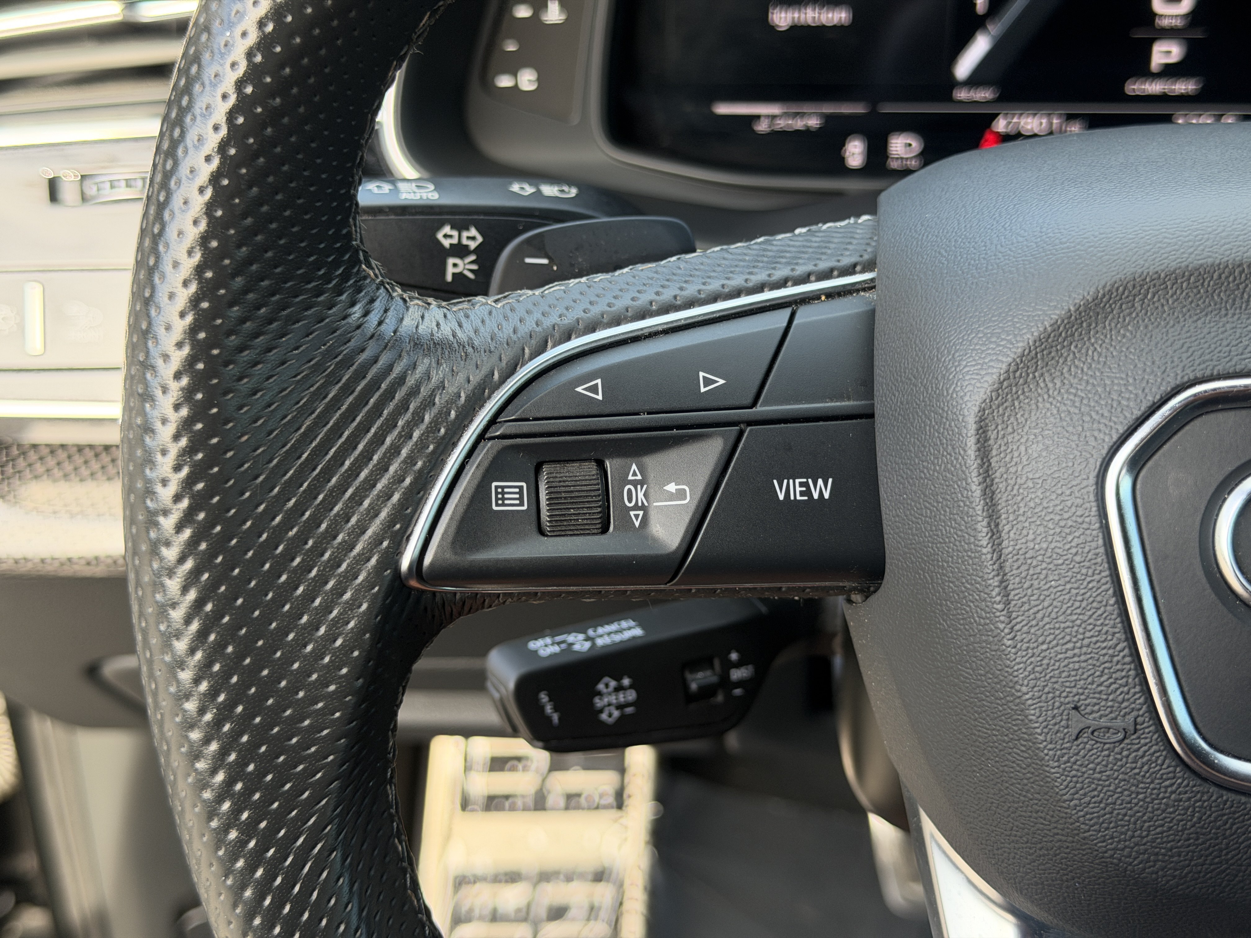 Used 2023 Audi SQ7 Prestige AWD/4WD image 31
