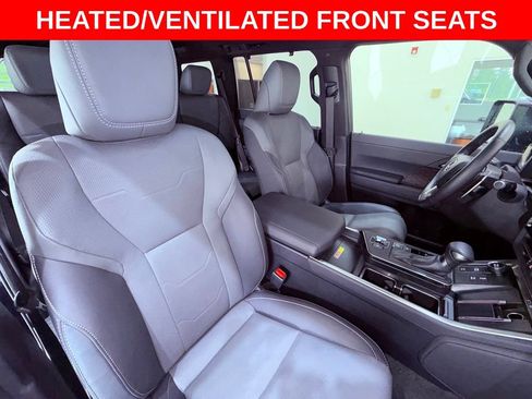 Used 2024 Lexus GX 550 w/ Accessory Package (2T) AWD/4WD image 14