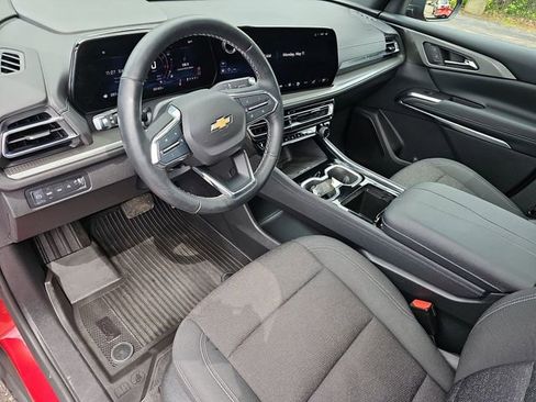 Used 2024 Chevrolet Traverse LT w/ LPO, Floor Liner Package AWD/4WD image 11