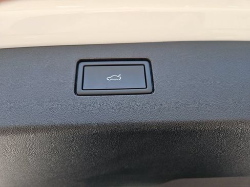 Certified 2026 Volkswagen Tiguan SE R-Line AWD/4WD image 14