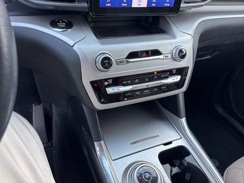 Used 2020 Ford Explorer XLT w/ Equipment Group 202A image 13