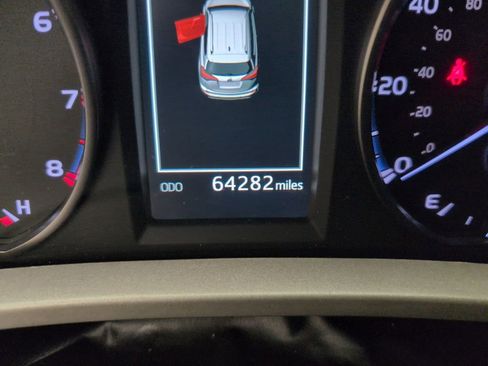 Used 2017 Toyota RAV4 LE FWD image 24