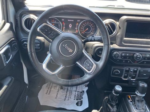 Used 2019 Jeep Wrangler Unlimited Sahara w/ Cold Weather Group AWD/4WD image 10