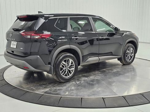 Used 2023 Nissan Rogue S AWD/4WD image 5