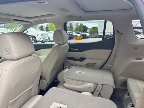 Used 2021 GMC Acadia Denali w/ Denali Ultimate Package AWD/4WD image 9