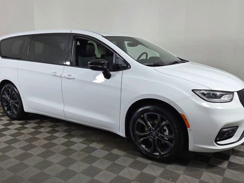 New 2026 Chrysler Pacifica Select FWD image 1
