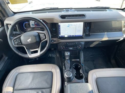 Used 2023 Ford Bronco Wildtrak image 3