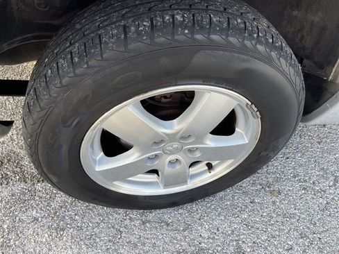 Used 2006 Dodge Grand Caravan SXT w/ Leather Interior Group FWD image 18