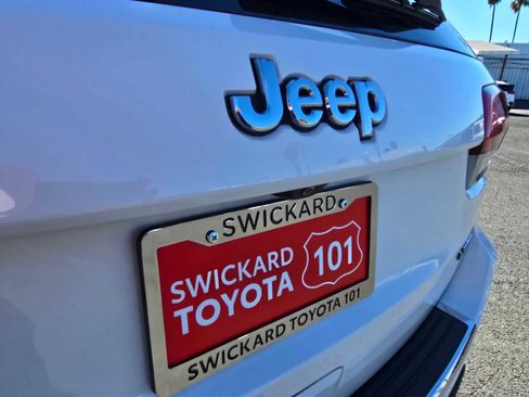 Used 2015 Jeep Grand Cherokee Limited image 16