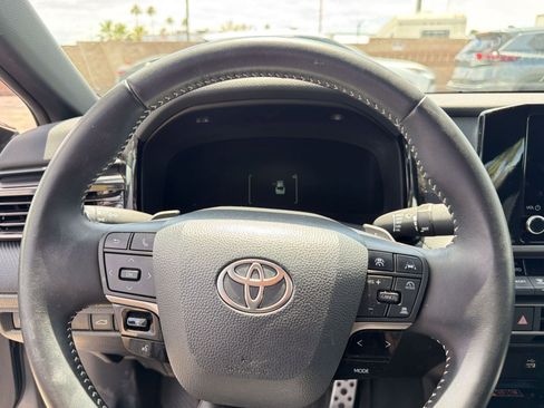 Used 2025 Toyota Camry SE FWD image 6