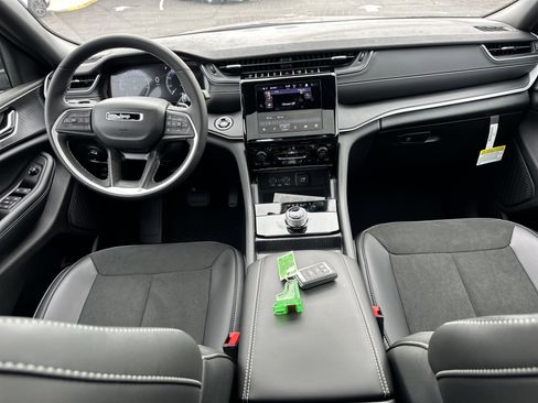 New 2025 Jeep Grand Cherokee L Altitude image 31