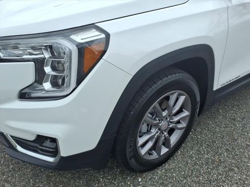 Used 2024 GMC Terrain SLT image 8