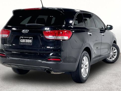 Used 2016 Kia Sorento L FWD image 2