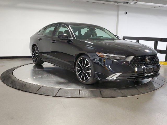 Used 2024 Honda Accord Touring image 3