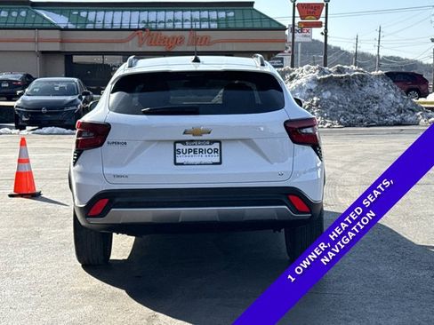 Used 2025 Chevrolet Trax LT w/ LT Convenience Package image 4