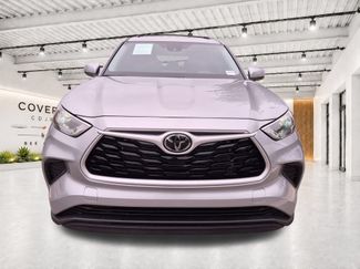 Used 2023 Toyota Highlander L FWD video 3