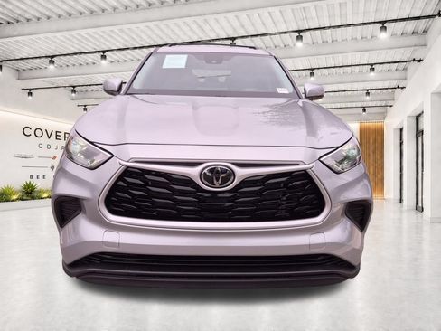 Used 2023 Toyota Highlander L FWD image 3
