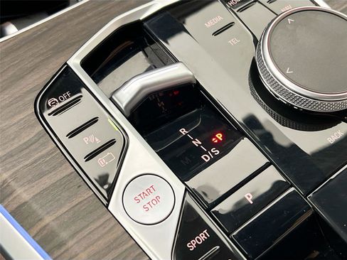 Certified 2024 BMW X5 xDrive50e w/ Premium Package image 18