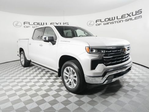 Used 2022 Chevrolet Silverado 1500 LTZ w/ LTZ Premium Package AWD/4WD image 3