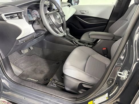 Used 2025 Toyota Corolla SE image 9