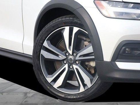 Used 2025 Volvo V60 B5 Cross Country Plus AWD/4WD image 3