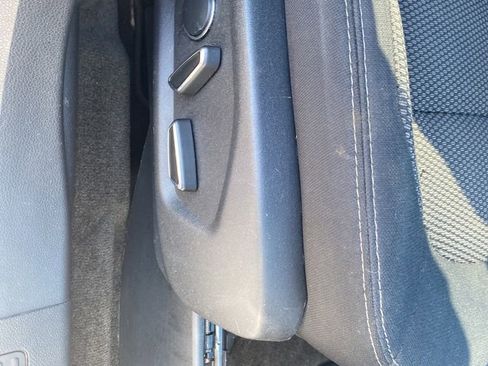 Used 2018 Ford Explorer XLT w/ Equipment Group 201A FWD image 20