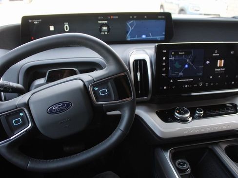 New 2025 Ford Expedition Active image 21
