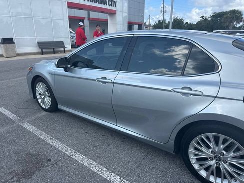 Used 2018 Toyota Camry XLE FWD image 15