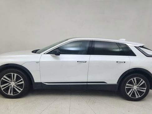 Used 2024 Cadillac Lyriq Luxury image 10