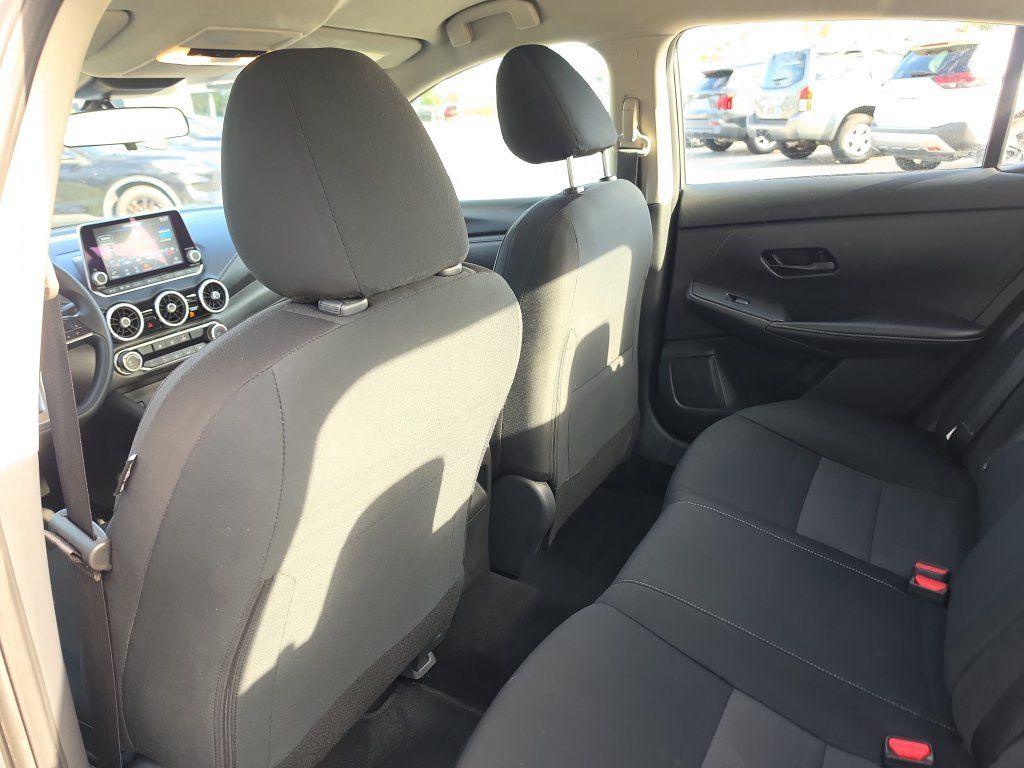 Used 2024 Nissan Sentra SV FWD image 11