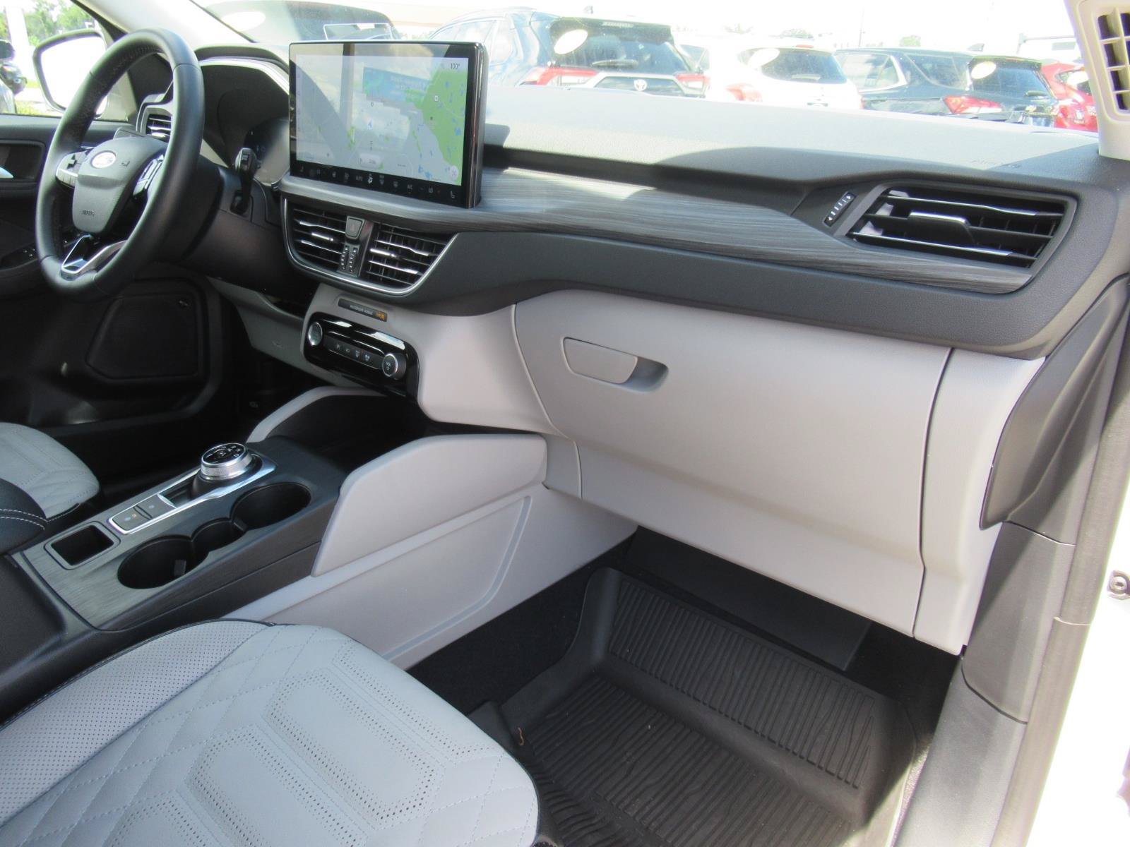 Used 2023 Ford Escape Platinum w/ Premium Technology Package AWD/4WD image 11