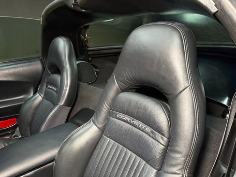 Used 2002 Chevrolet Corvette Coupe w/ Preferred Equipment Group2 image 25