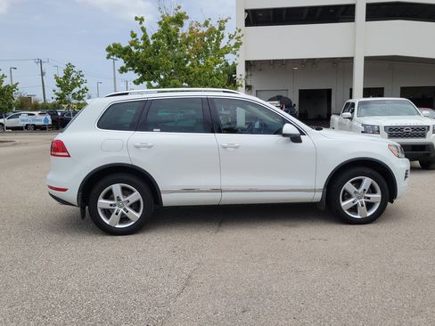 Used 2013 Volkswagen Touareg TDI AWD/4WD image 9