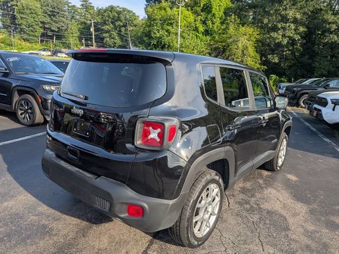 Used 2023 Jeep Renegade Latitude AWD/4WD image 7